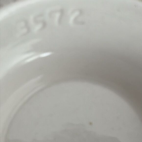 Lefton Renaissance Cherubs Grape Vines Raised On this Elegant Vase - Picture 6 of 6